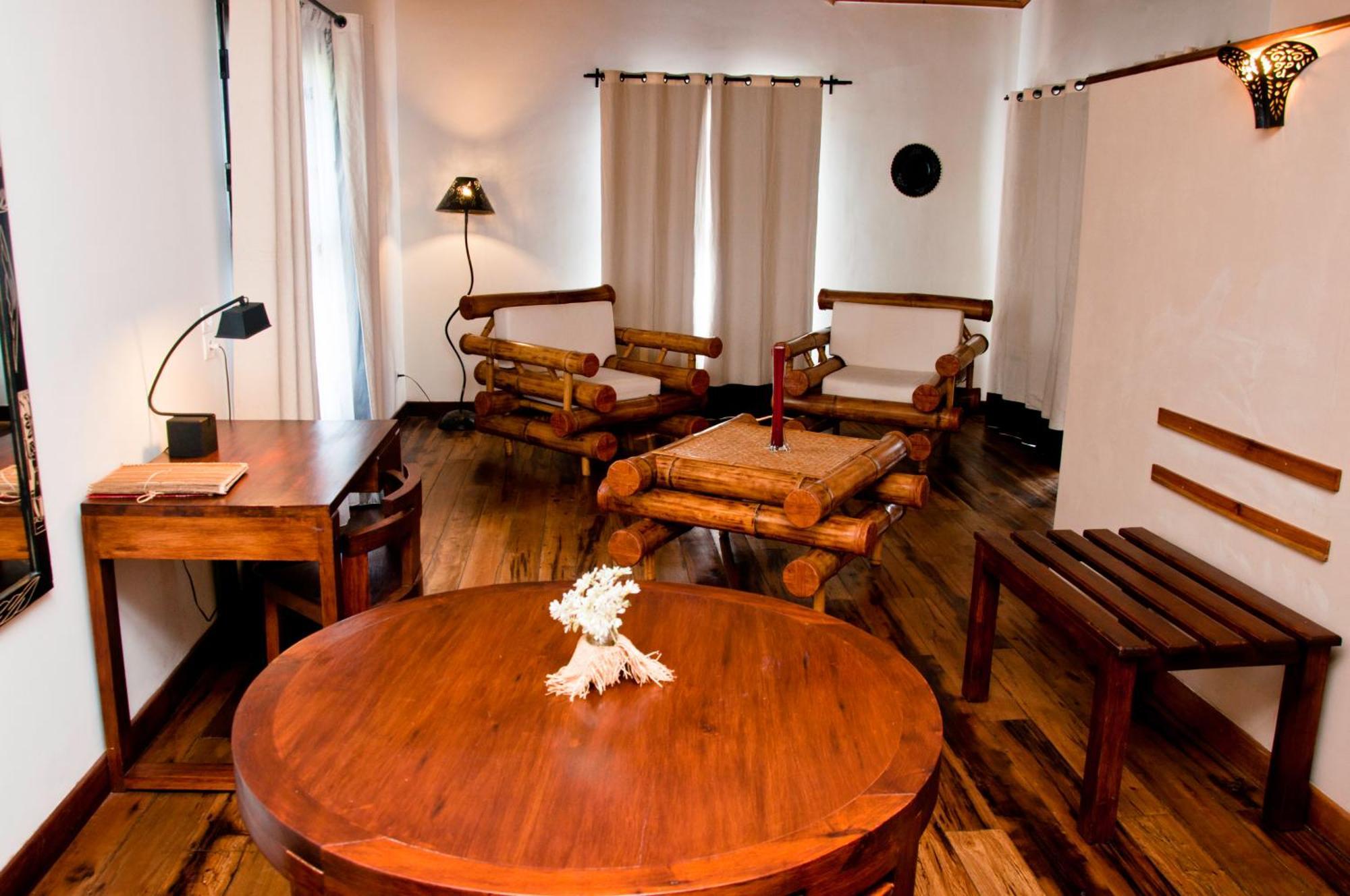 Hotel Restaurant Le Combava Antananarivo Exteriör bild